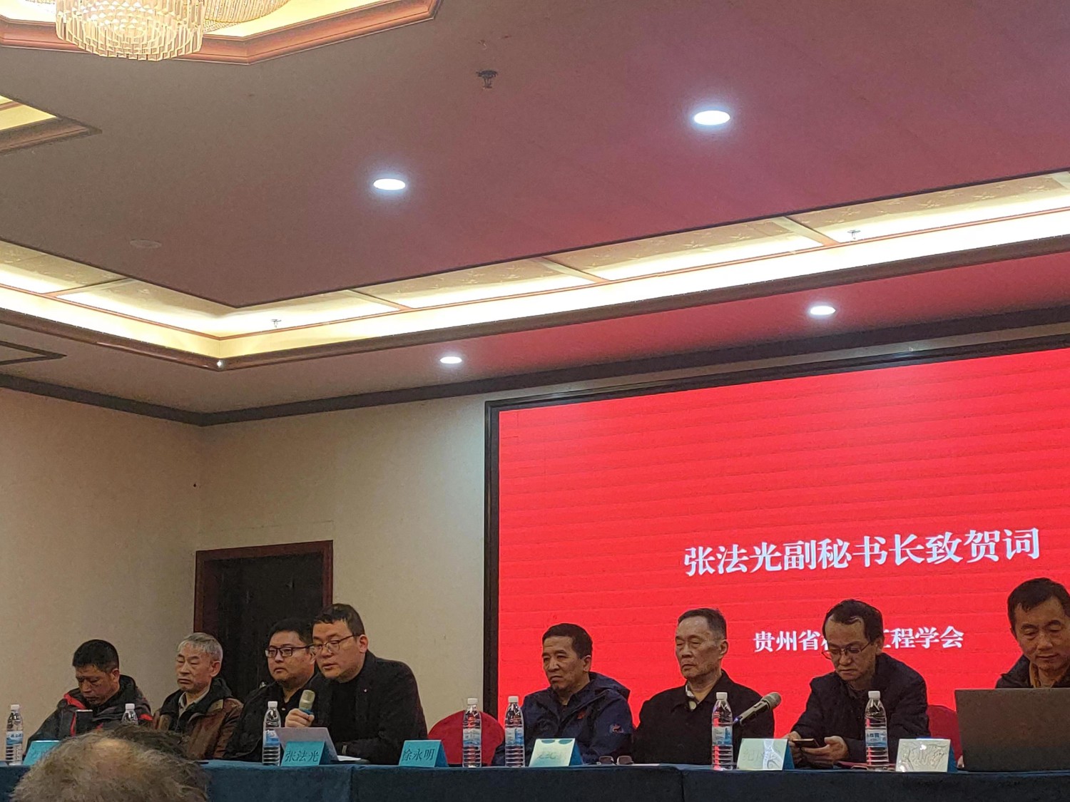 戳我試試